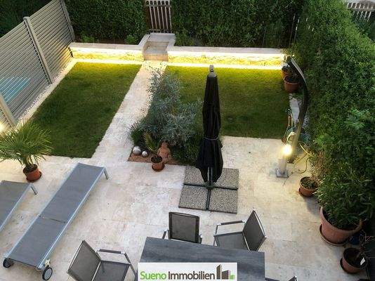 Garten mit Beleuchtung