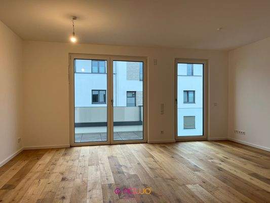 ..zum großen Wohn- und Essbereich