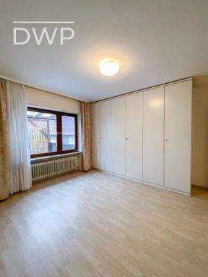 Geräumiges Schlafzimmer