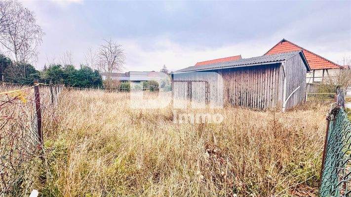 Gartenbereich hinter dem Nebengebäude voll umzäunt