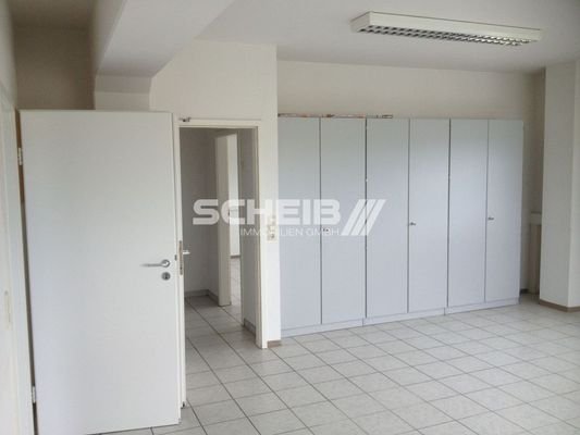 Büro mit Aktenschrank