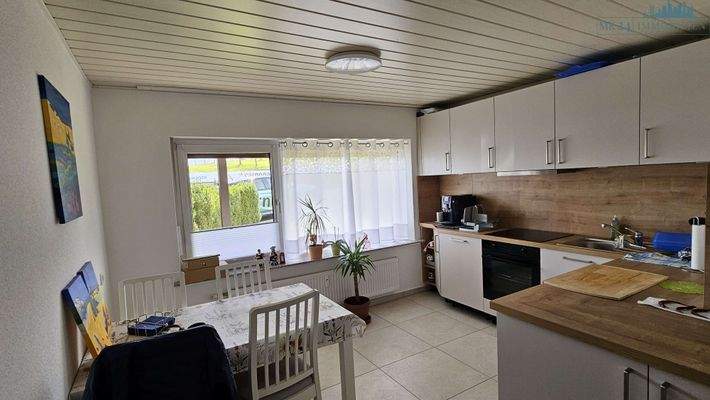 EBK mit Sitzmöglichkeit