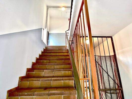 Treppenhaus mit Geländer