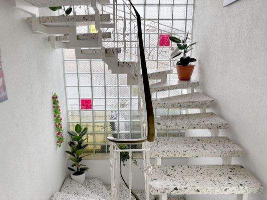 lichtdurchfluteter Hausflur