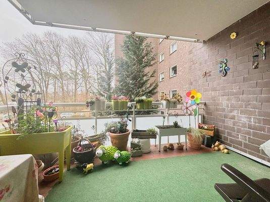 Der großzügige Balkon...