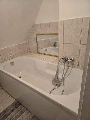 Badezimmer mit Badewanne