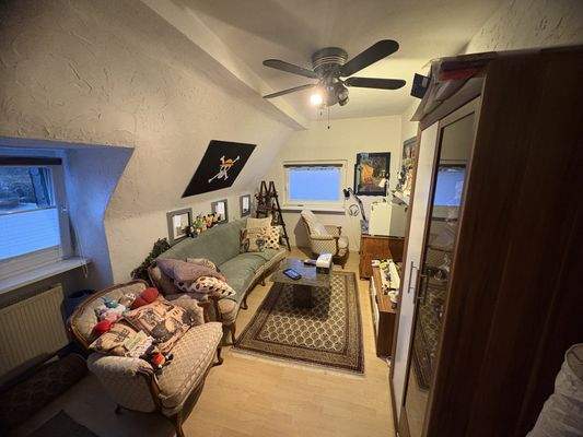 Wohnzimmer 2. OG ret.JPG