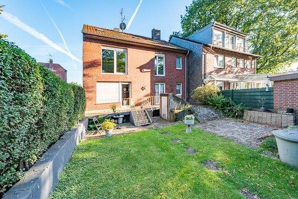 Gartenansicht mit Terrasse