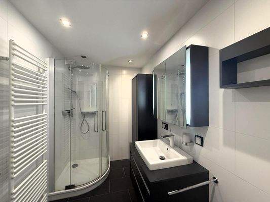 Bad mit DU, WM-Anschl, Spots, Spiegelkasten
