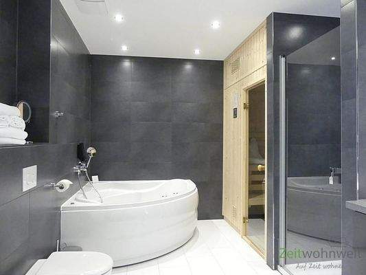 Whirlpool-Eckbadewanne