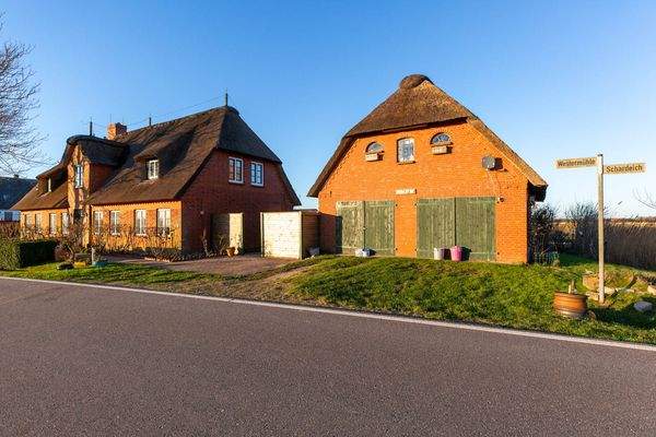 Doppelgarage mit Gästewohnung