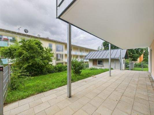 Überdachter Freisitz und Gartenbereich