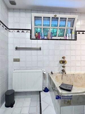 Badezimmer mit Wanne