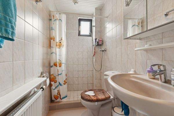 Duschbad Erdgeschoss vorne 