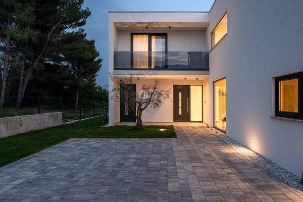 Außenansicht-Nacht-