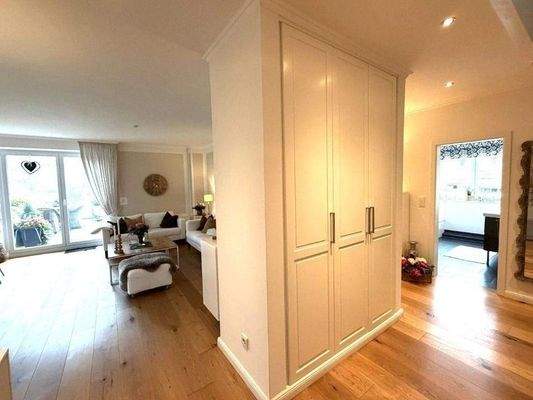 Flur, anderer Blickwinkel li. zum Wohnzimmer