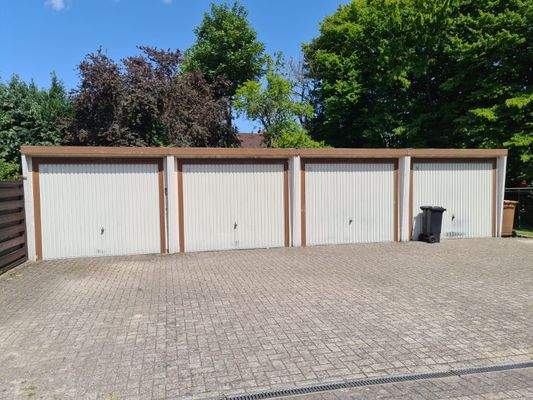 4 Fertiggaragen