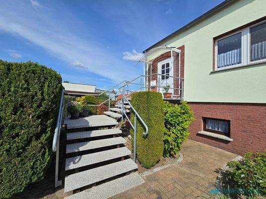 Detail neue Hauseingangstreppe