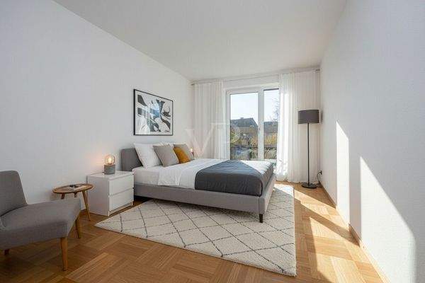 Zweites Schlafzimmer 1. OG. mit Balkonzugang KI modifiziert 