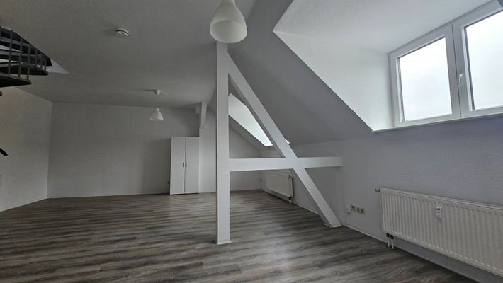 Wohn- und Schlafzimmer