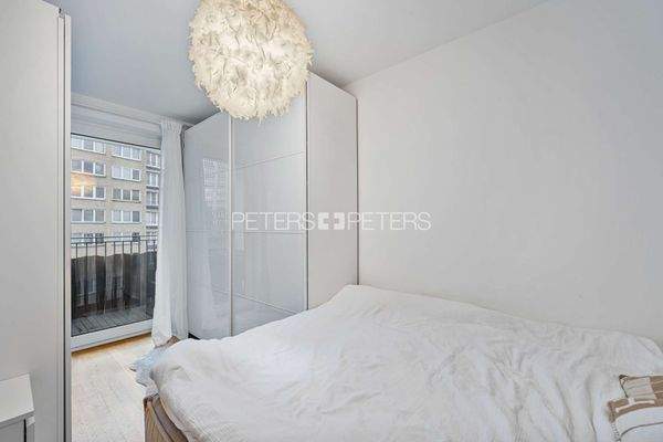 Schlafzimmer mit Balkon