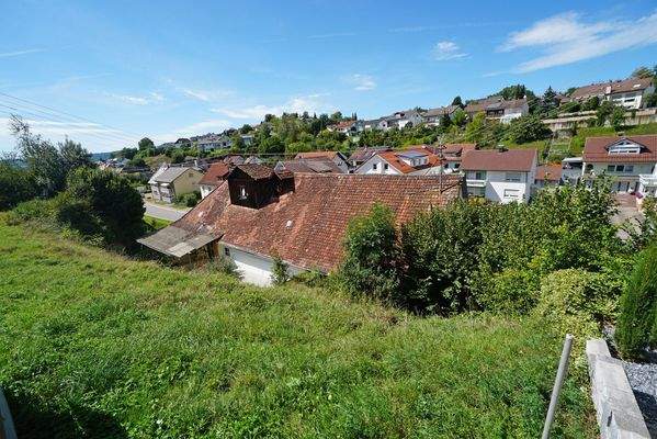 Ein herrlicher Blick vom oberen Grundstücksteil