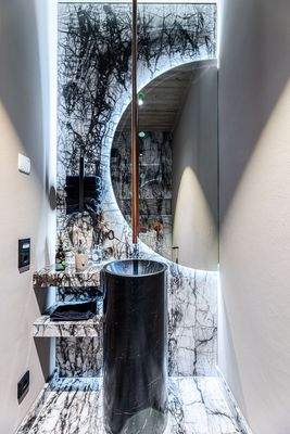 Gäste-WC aus Tiffany-White-Quarzit