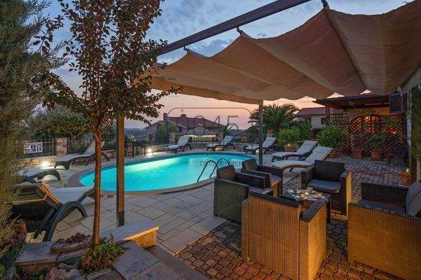 Exklusives Apartmenthaus mit Meerblick in Kaštelir