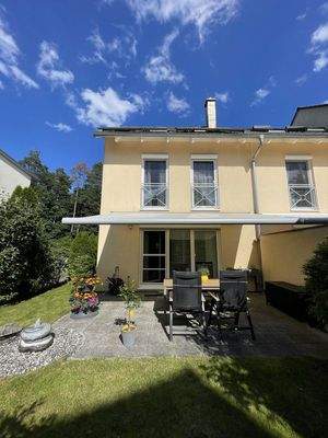 Gartenbereich mit Markise