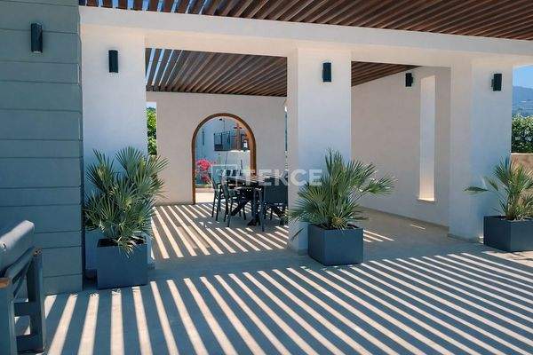 Detached Villa 100 m from the Sea in Esentepe