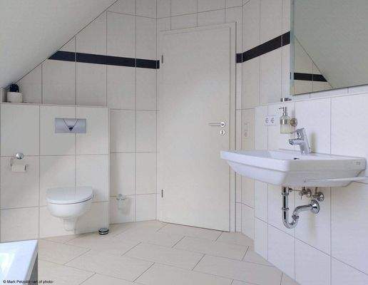 Tageslichtbad mit Dusche und Wanne