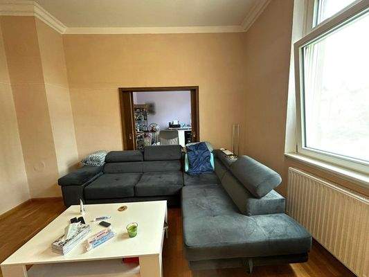 Wohnzimmer mit Schiebetür zu Kinder- / Arbeitszimmer