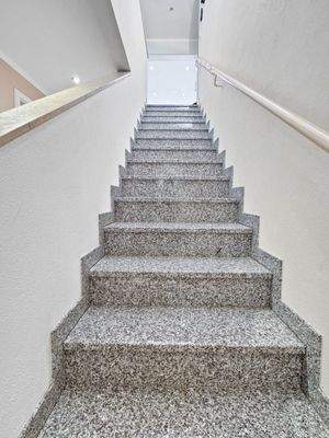 GRANIT TREPPE UG / EG