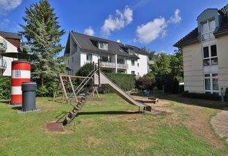 hauseigener Spielplatz im Innenhof der Anlage 