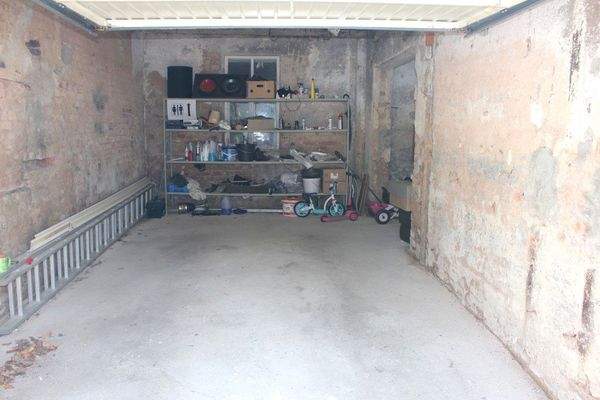 Garage im Nebengebäude