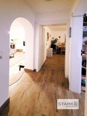 Flur zu Wohnzimmer und Küche