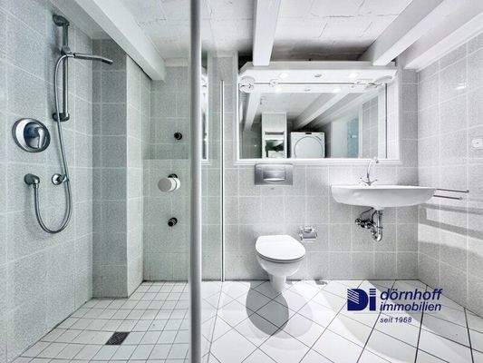 Badezimmer mit Dusche