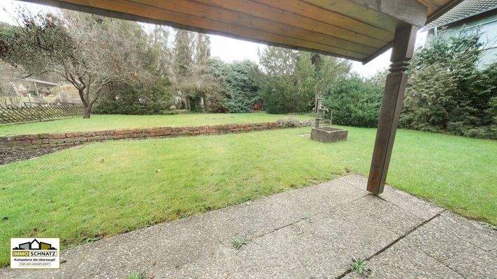 Terrasse Blick in den Garten 