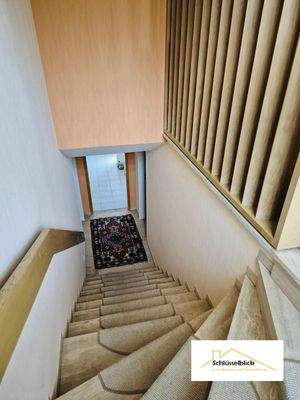 Erdgeschoss_Treppe Souterrain.jpg