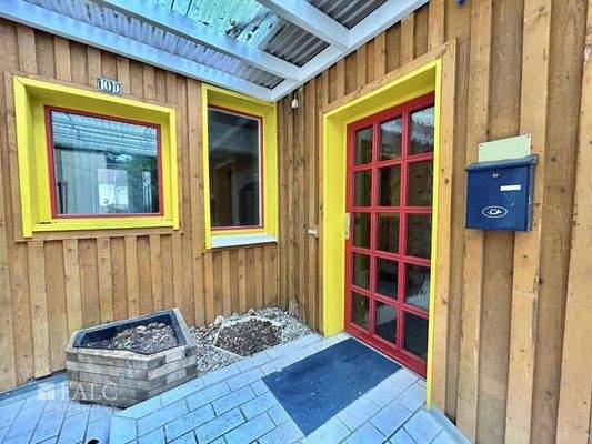 Eingangsbereich und Fassade