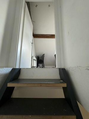 32 Treppe ins DG