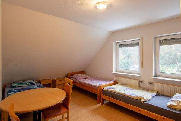 Zimmer 1 DG angebautes Wohnhaus 