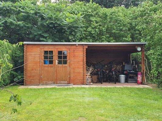 Fahrradabstellgebäude