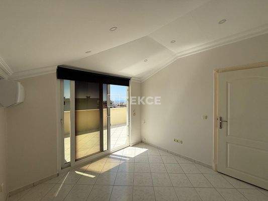 City and Sea View Rooftop Apartment in Alanya