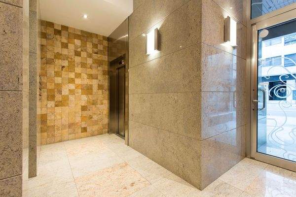 Eingangsbereich mit Aufzug