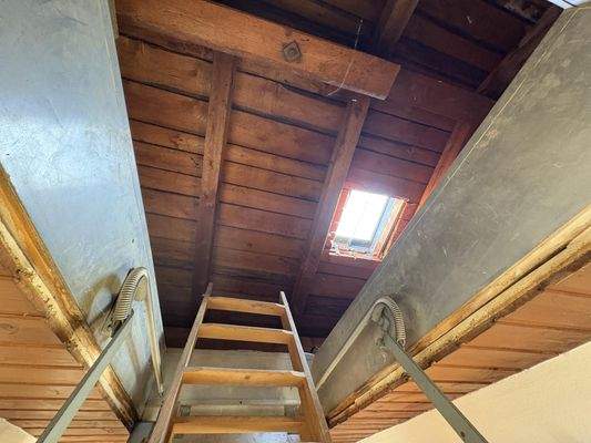 Treppe in den Dachboden