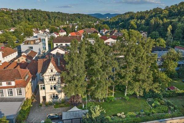 Villa mit parkähnlichem Garten