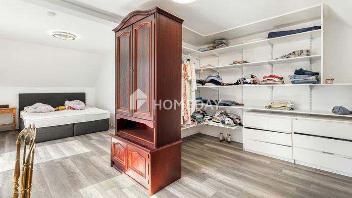 1. OG Ankleidezimmer 1