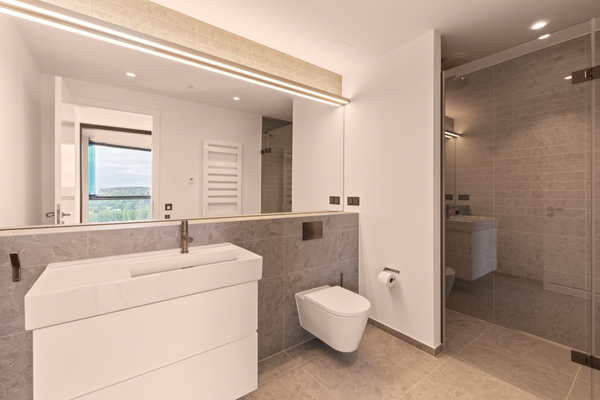 En-suite Master Bathroom