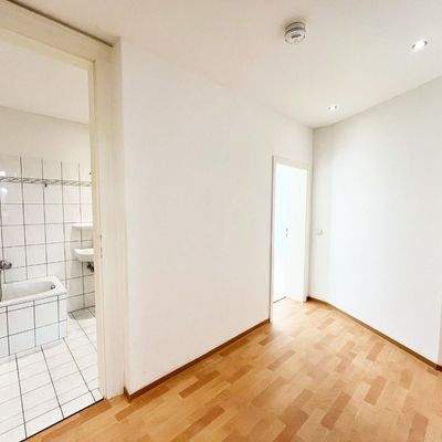 Helle Wohnung mit Bad